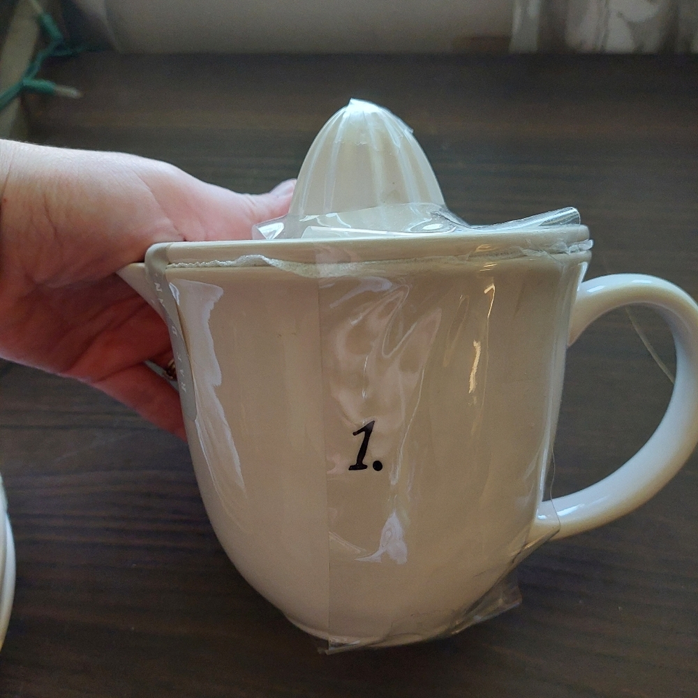 Rae Dunn number Juicer & 4 number plates